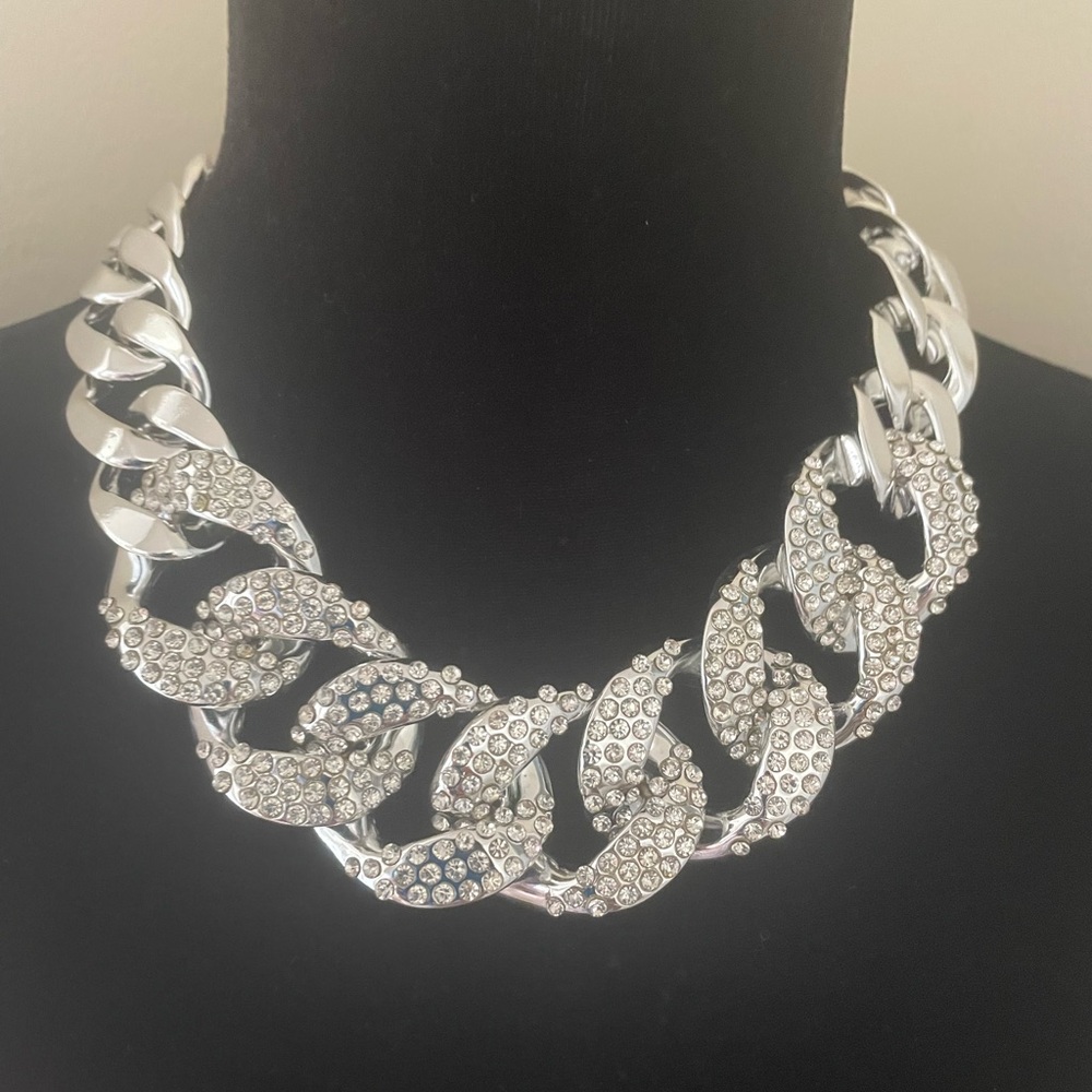 BNWT fashion statement necklace